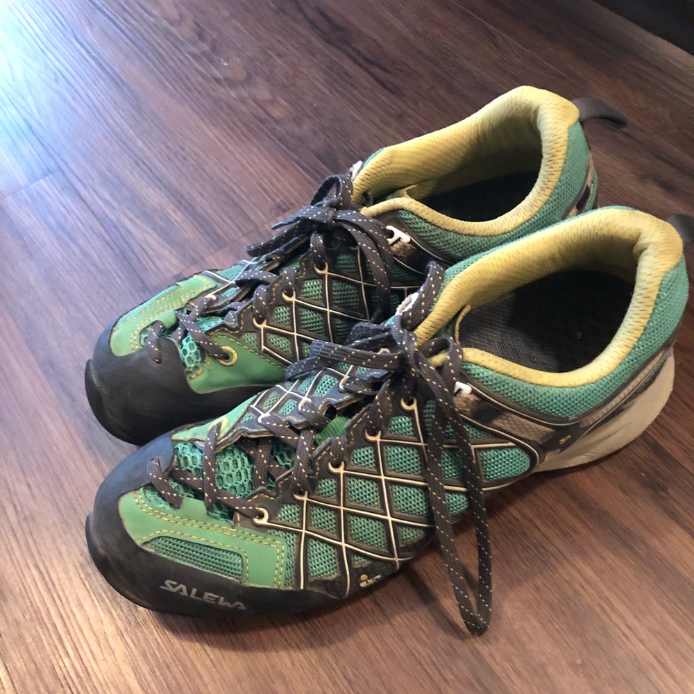 Selewa hiking shoes